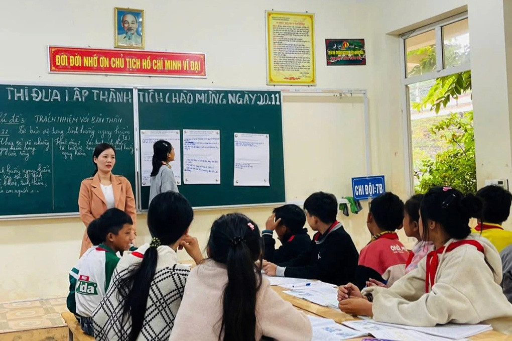Hơn 200.000 học sinh ở Nghệ An được đề xuất miễn phí sách giáo khoa - 1
