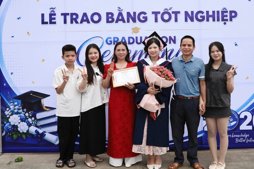 Nữ sinh nhổ lạc, cấy thuê tốt nghiệp thủ khoa với điểm gần tuyệt đối - 2
