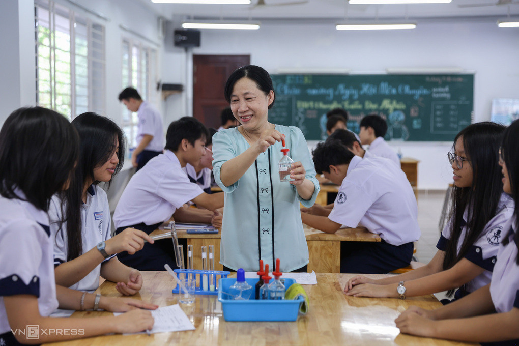 Học sinh, giáo viên tại trường THPT chuyên Trần Đại Nghĩa, TP HCM, tháng 5/2026. Ảnh: Quỳnh Trần