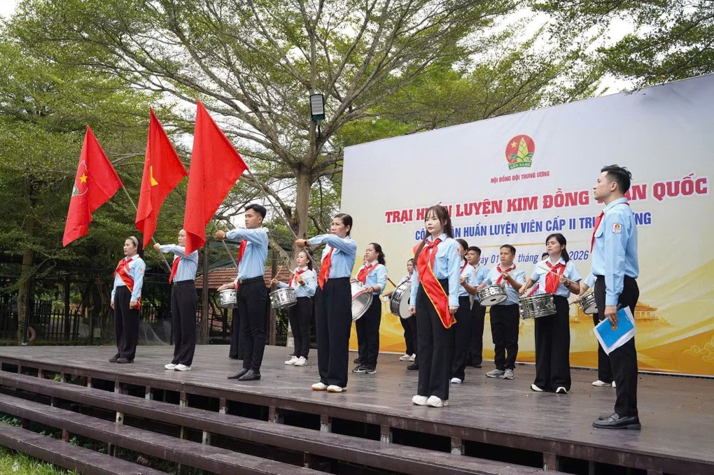Vụ nghi thức Đội kiểu cà thọt: Chấn chỉnh toàn quốc, không tự biến tấu - 2