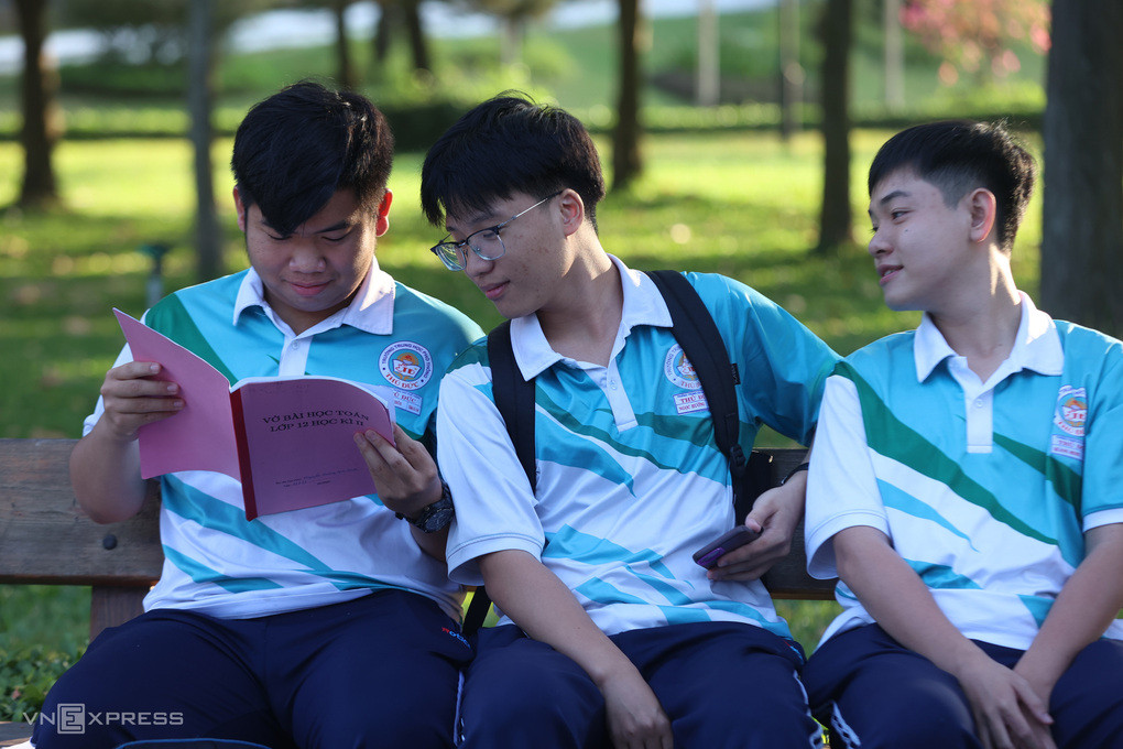 Thí sinh dự kỳ thi đánh giá năng lực của Đại học Quốc gia TP HCM hồi tháng 4. Ảnh: Quỳnh Trần