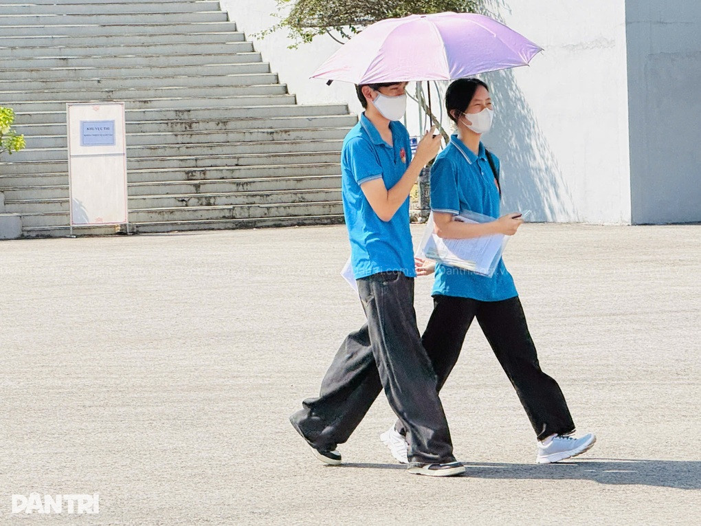 Đề văn thi lại tốt nghiệp THPT 2026 tại trường chuyên Tuyên Quang - 4