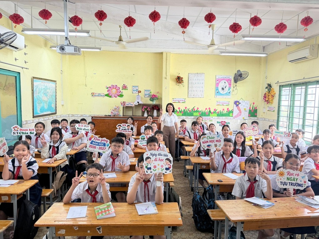 Học sinh lớp 1 đi nhầm lớp, nước mắt “nhạt nhòa” trong ngày đầu đến trường - 3