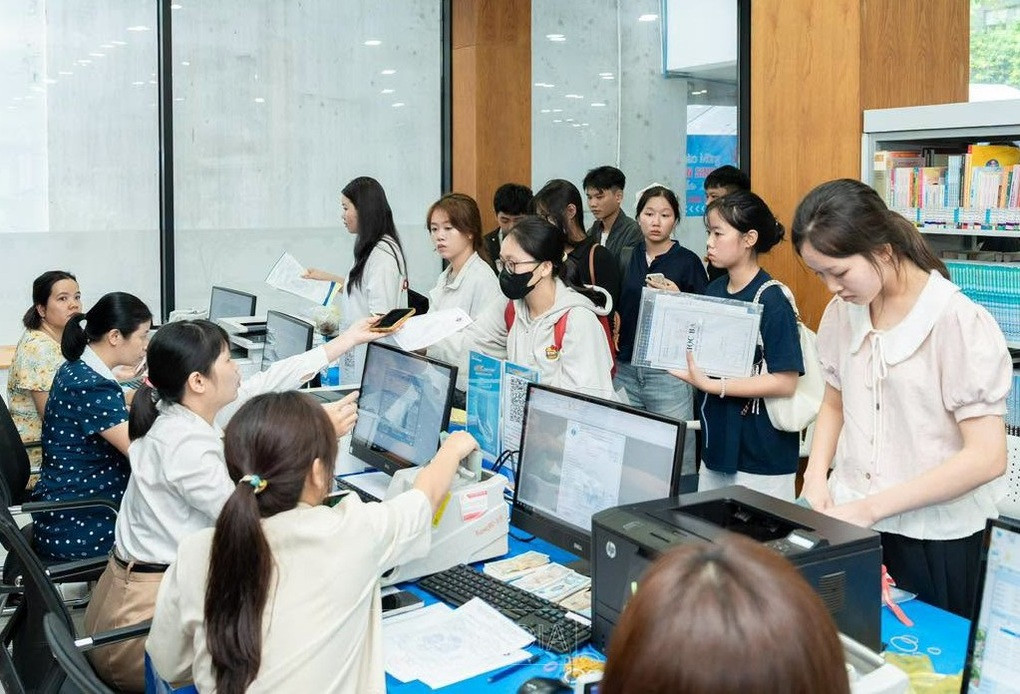 Điểm chuẩn năm 2026: Cơn sốt ngành hot và bài toán nhân lực - 1