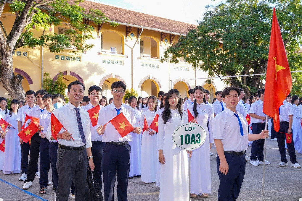 Cần Thơ trình phương án miễn học phí, hỗ trợ sách giáo khoa cho học sinh - 1