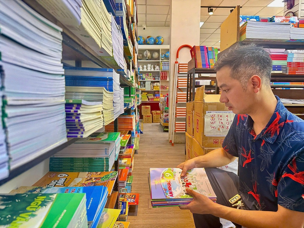 Trường học cũng than khó khi mua sách giáo khoa, Sở lên tiếng - 1