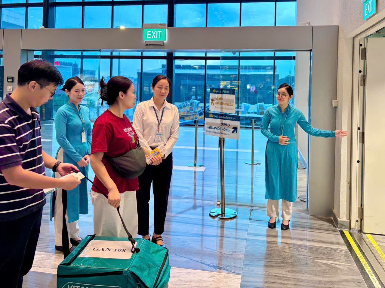 Vietnam Airlines hai lần thay đổi kế hoạch chuyến bay để chờ mô, tạng hiến