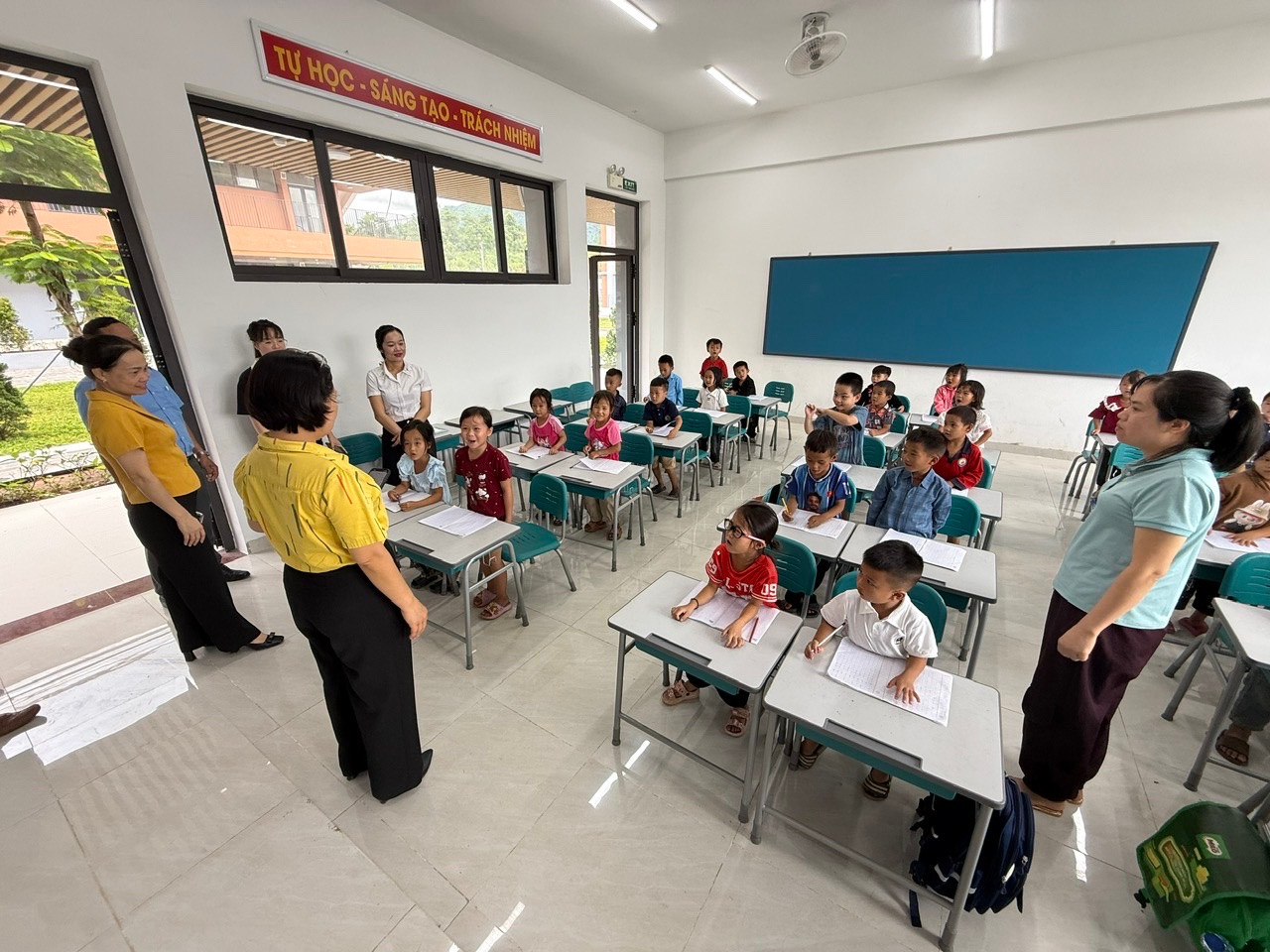Để trẻ háo hức chờ ngày được mặc đồng phục- Ảnh 4.