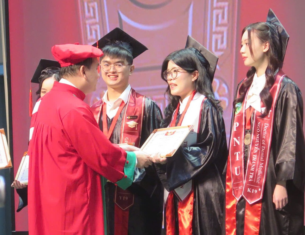 Thi khó, học trâu: Vì sao sinh viên y dược tốt nghiệp đúng hạn cao? - 2
