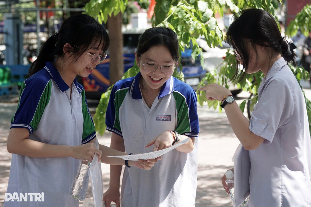 Băn khoăn lo tốn tiền mua đồng phục mới: Sở GDĐT Khánh Hòa nói gì? - 1