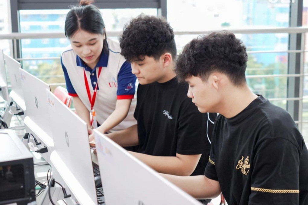 Những cặp song sinh gây ấn tượng trong ngày đầu vào giảng đường đại học - 1
