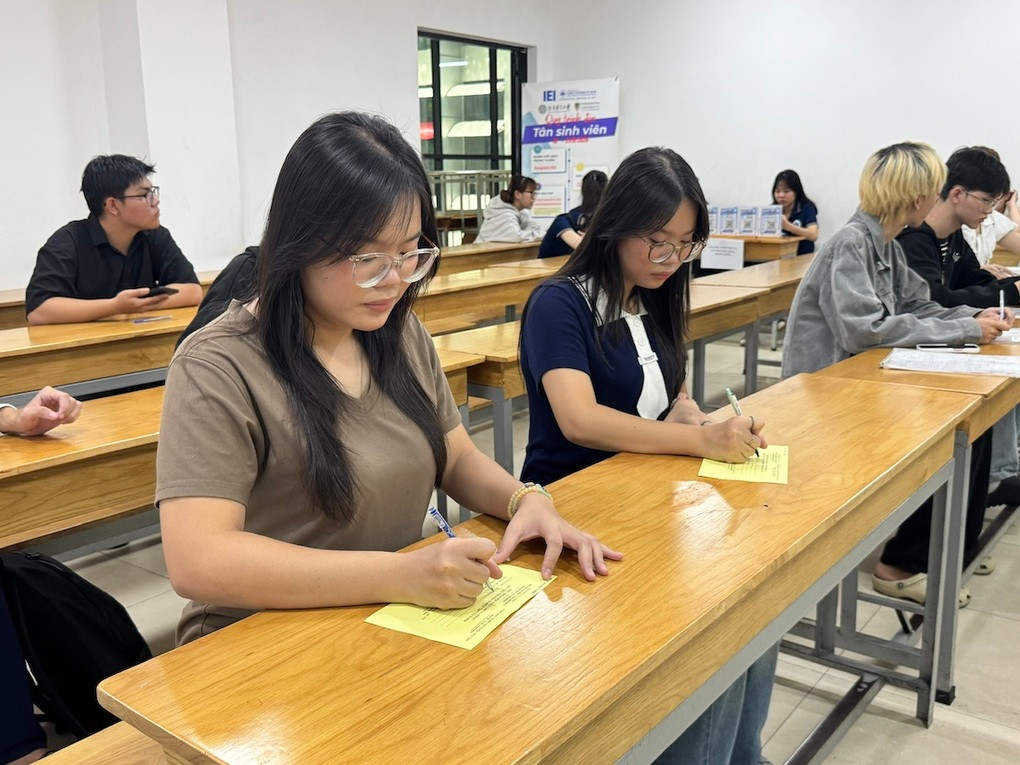 Những cặp song sinh gây ấn tượng trong ngày đầu vào giảng đường đại học - 6