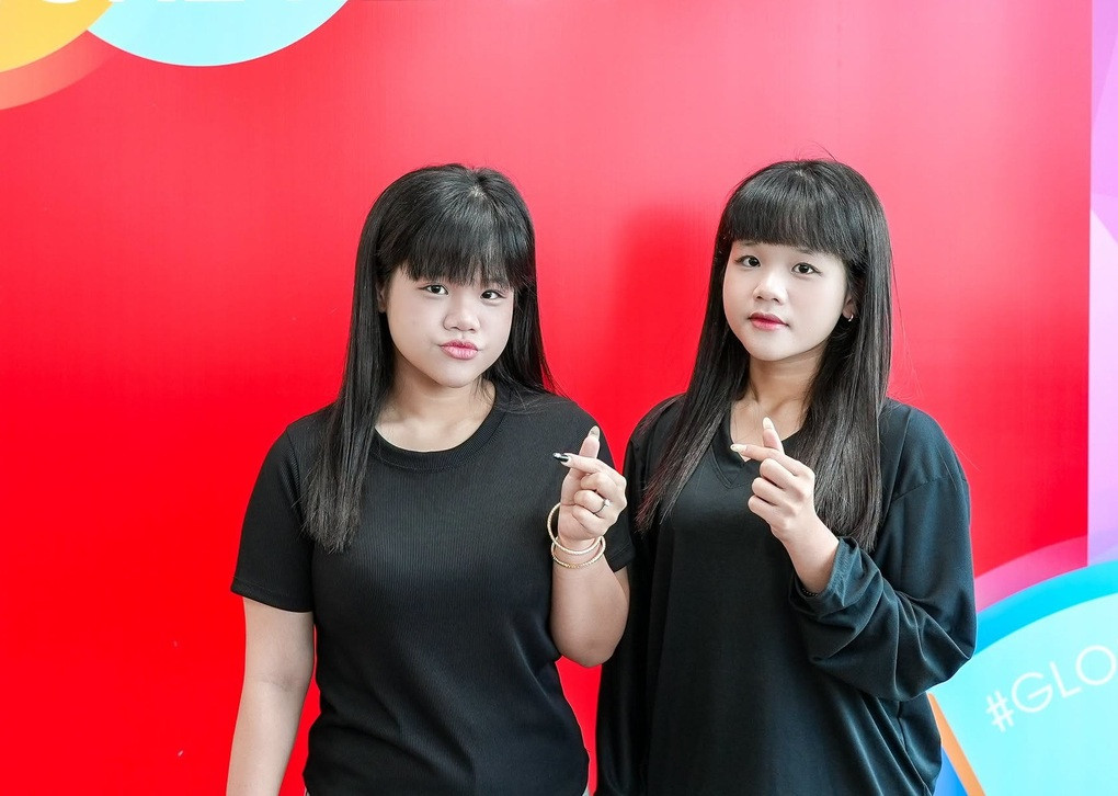 Những cặp song sinh gây ấn tượng trong ngày đầu vào giảng đường đại học - 2