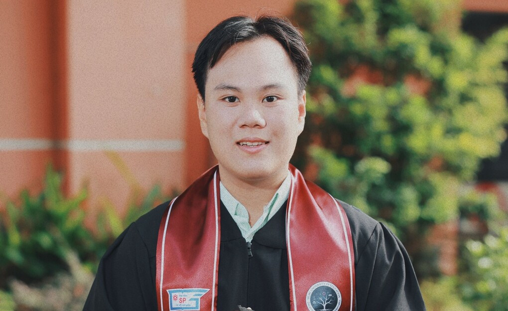 Tiến Khải, thủ khoa tốt nghiệp trường Đại học Sư phạm TP HCM với điểm GPA 4.0/4.0. Ảnh: Nhân vật cung cấp