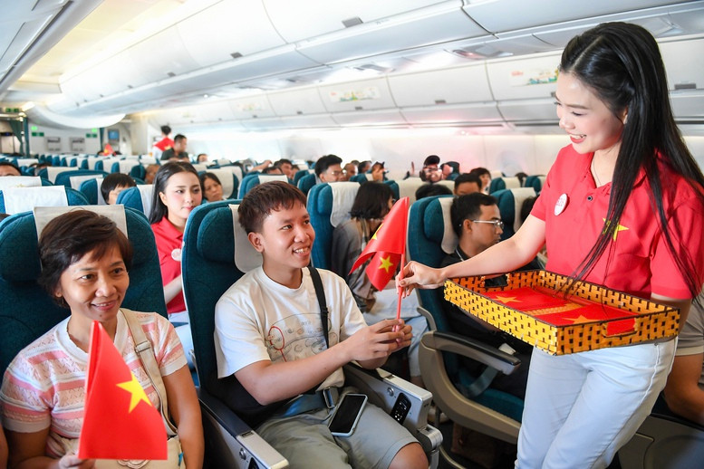 Giai điệu Quốc khánh vang lên ở độ cao 10.000 mét trên chuyến bay Vietnam Airlines- Ảnh 3.