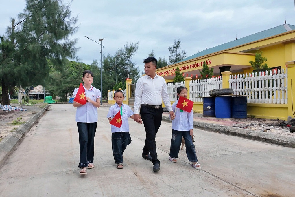 Lễ khai giảng của 3 cô giáo và 38 học sinh ở điểm trường lưng chừng núi - 6