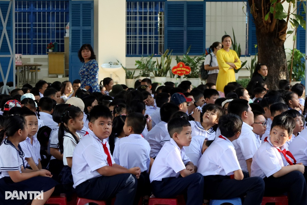 Cơ cấu quản lý của “siêu trường” tiểu học có hơn 10.500 học sinh - 1