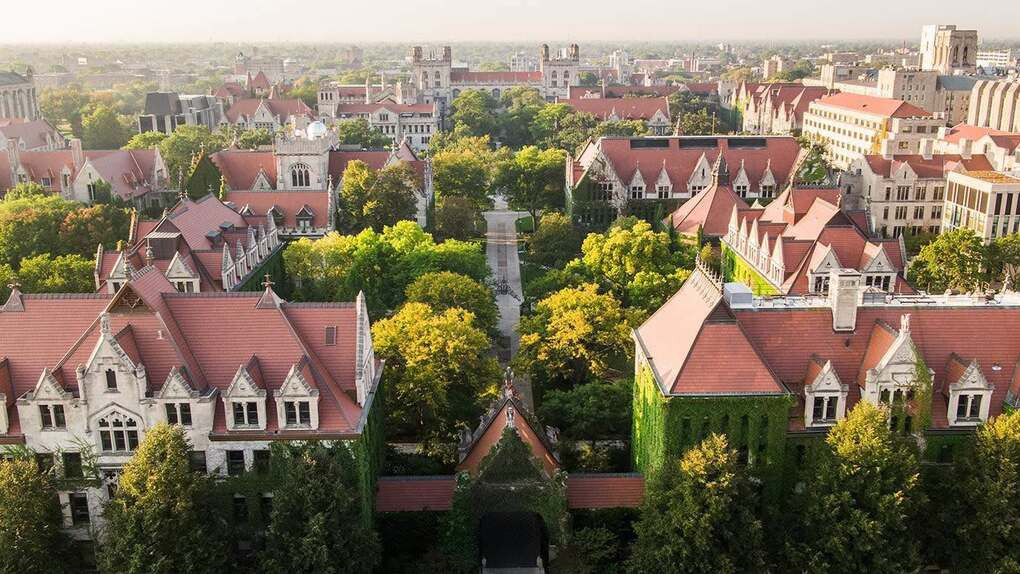 Khuôn viên Đại học Chicago nhìn từ trên cao. Ảnh: Fanpage trường