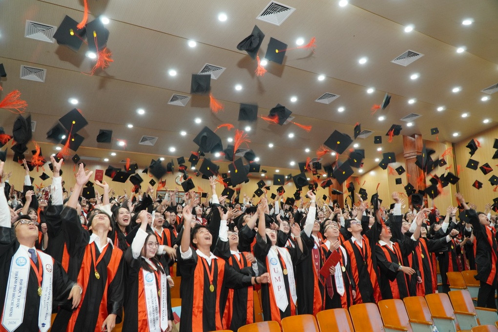 “Cày” 6 năm, sinh viên Y khoa phải vượt qua hơn 300 kỳ thi để tốt nghiệp - 1