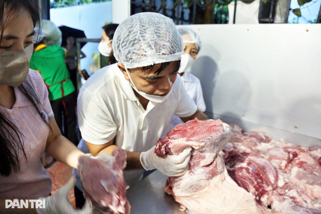 Vụ phát hiện thịt gà có mùi lạ tại trường: Lãnh đạo Hà Nội chỉ đạo làm rõ - 2