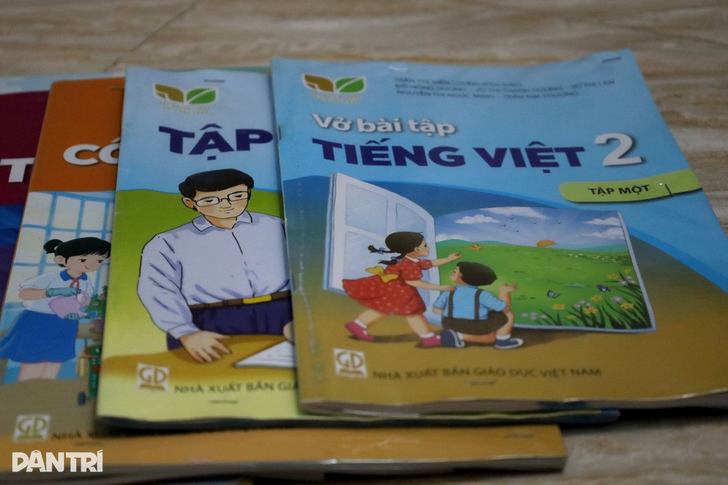 12 ngày sau khai giảng, phụ huynh vẫn quay cuồng tìm SGK, lo ăn bán trú - 2