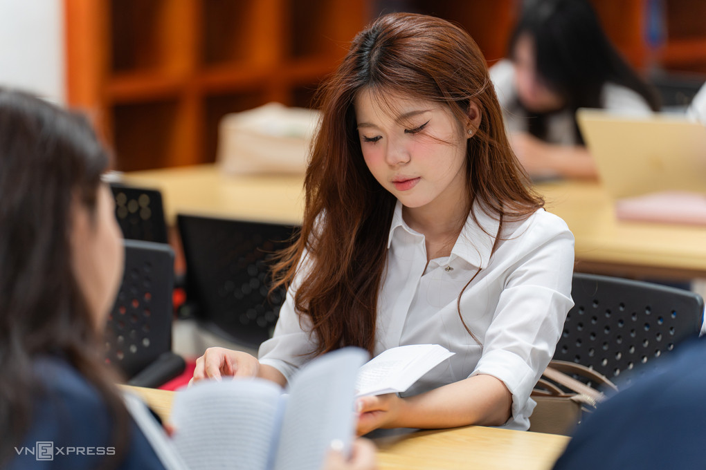 Sinh viên Đại học Kinh tế Quốc dân, tháng 3/2026. Ảnh: Hoàng Giang