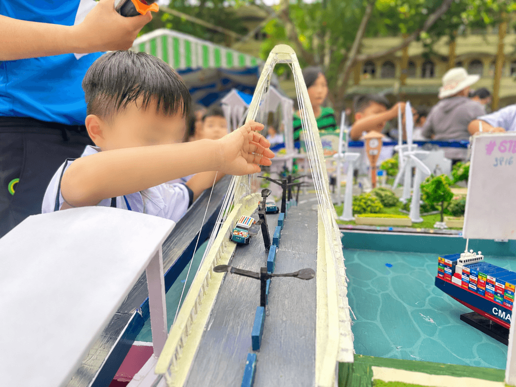 Bị phụ huynh tố, hiệu trưởng nêu lý do phải học liên kết mới được bán trú - 1