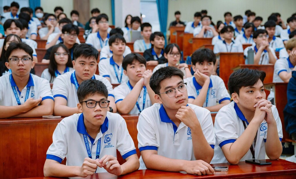 Tân sinh viên trường Đại học Công nghệ Thông tin trong những ngày đầu năm học, tháng 9. Ảnh: UIT