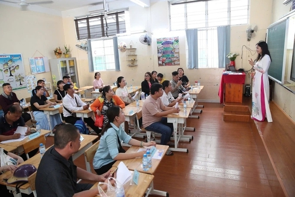Cấm lập quỹ, phụ huynh đóng góp tiền cho hoạt động của lớp thế nào? - 1