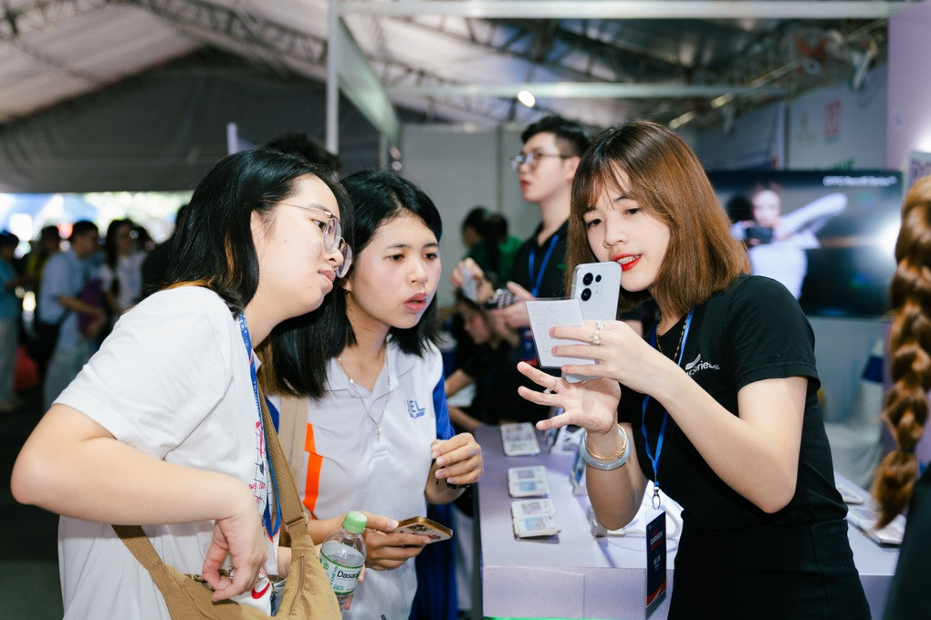 Đề xuất hỗ trợ vé máy bay, tiền sinh hoạt cho sinh viên đi học ở nước ngoài - 1