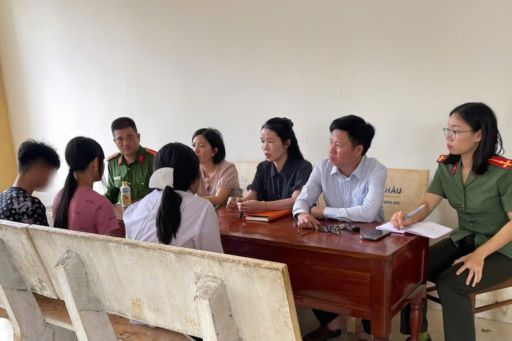 Nữ sinh bị bạn đánh, dí thuốc lá vào mặt: Gia đình rất đau xót - 2