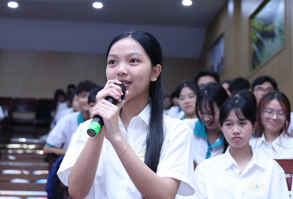 Sinh viên hoang mang vì “tiền rơi trúng tài khoản”, chuyên gia nói gì? - 1