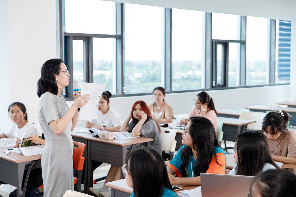 Một lớp học của Đại học Kinh tế TP HCM. Ảnh: UEH