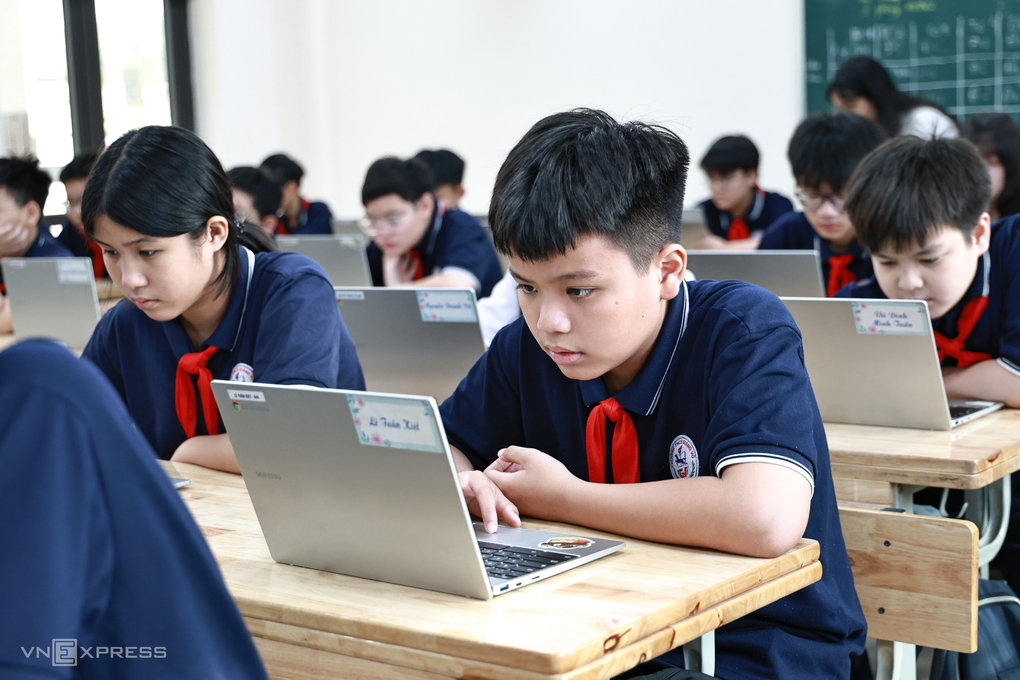 Học sinh, giáo viên trường THCS Giảng Võ trong lớp học Google, tháng 9/2026. Ảnh: Thanh Hằng