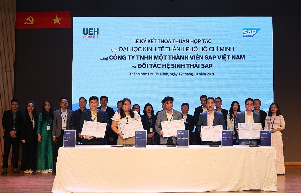 UEH ký kết thỏa thuận hợp tác cùng Công ty TNHH Một thành viên SAP Việt Nam và đối tác hệ sinh thái SAP - Ảnh: UEH