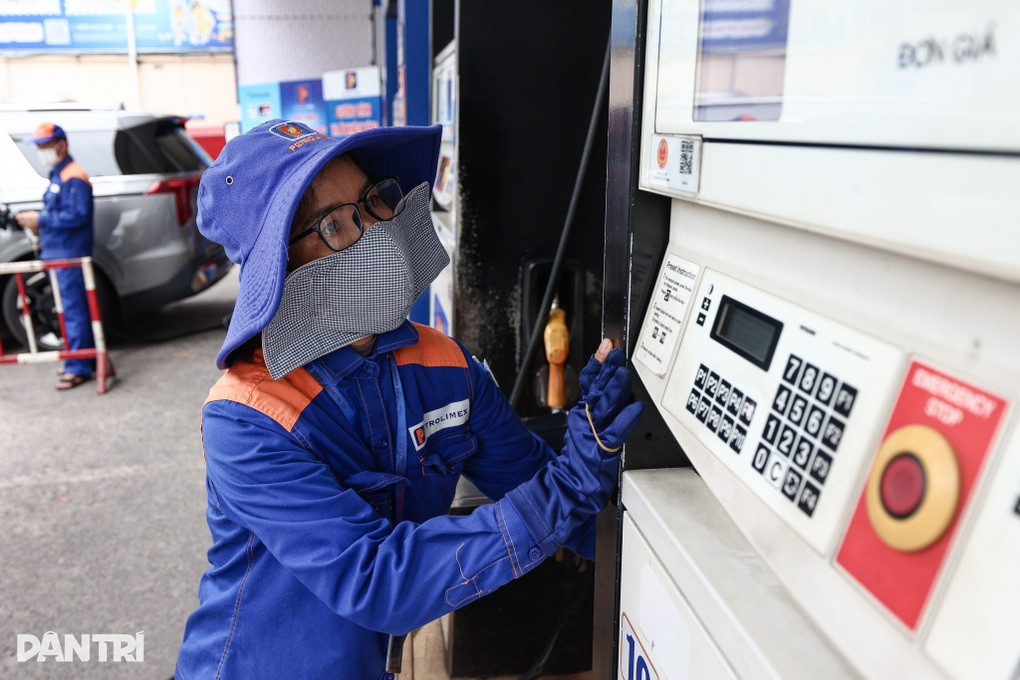 Giá xăng quay đầu giảm, có loại giảm hơn 1.200 đồng/lít - 1