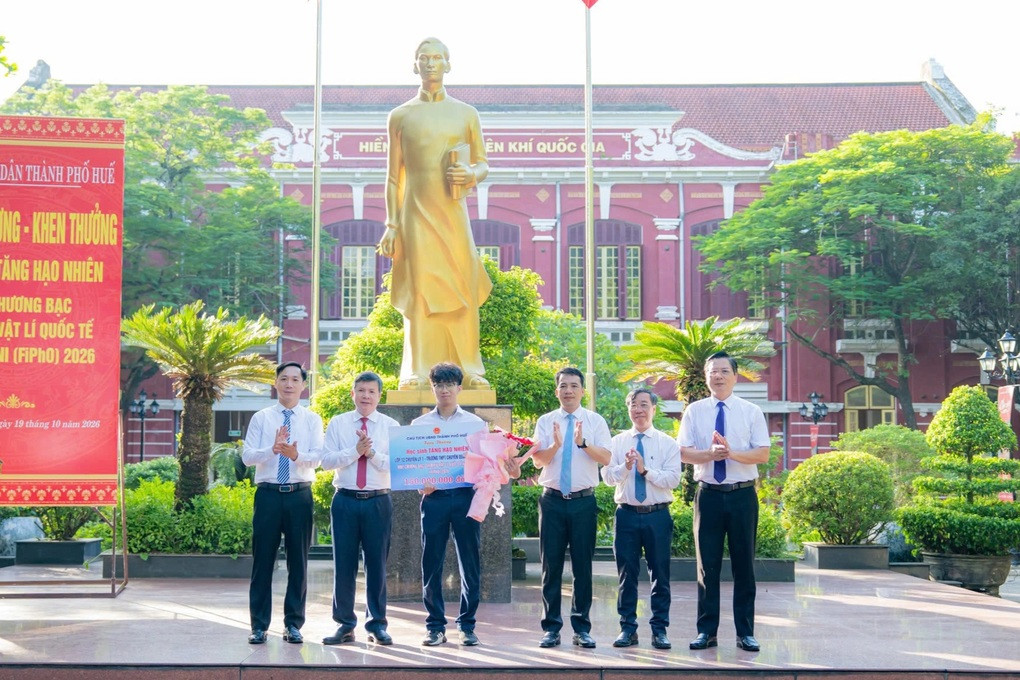 Nam sinh Quốc học Huế được thưởng 150 triệu đồng - 1