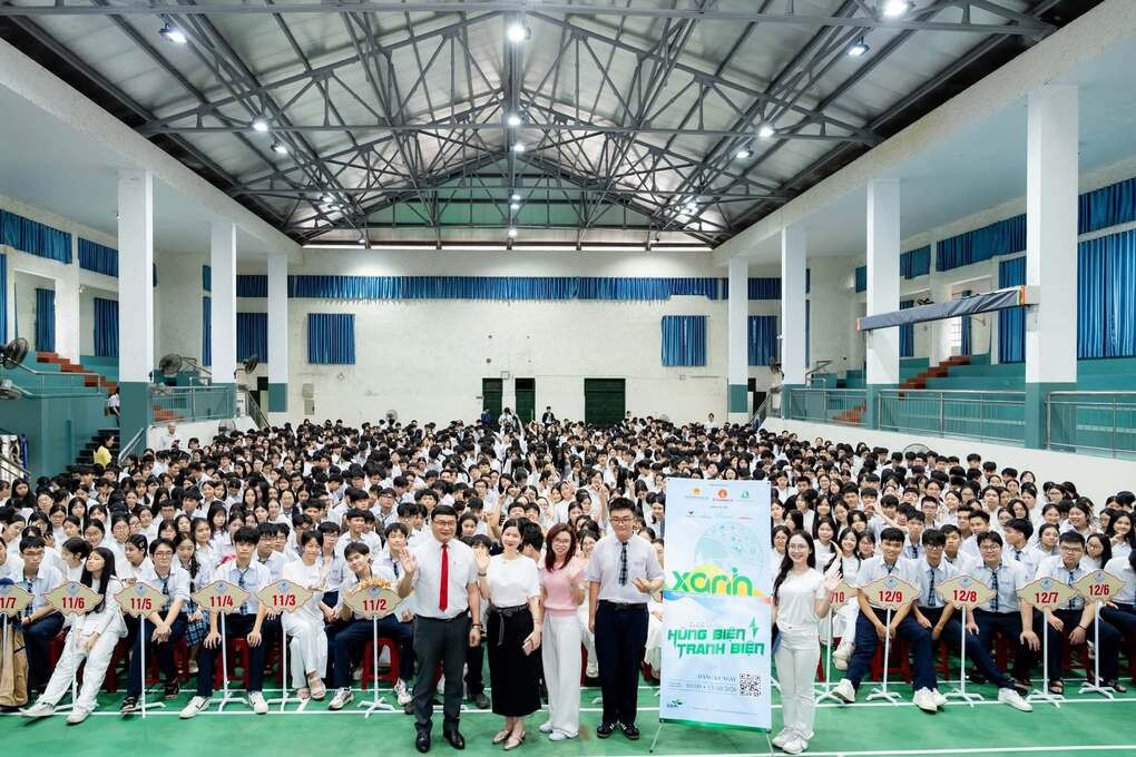 Tiếng nói Xanh mùa 4 đến Trường THPT Nguyễn Huệ (Huế). Ảnh: Tiếng nói Xanh