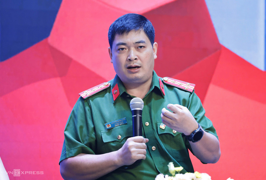 Đại tá Nguyễn Minh Hiển, Trưởng khoa Nghiệp vụ, Học viện Cảnh sát nhân dân, tại tọa đàm sáng 21/10. Ảnh: Thanh Hằng