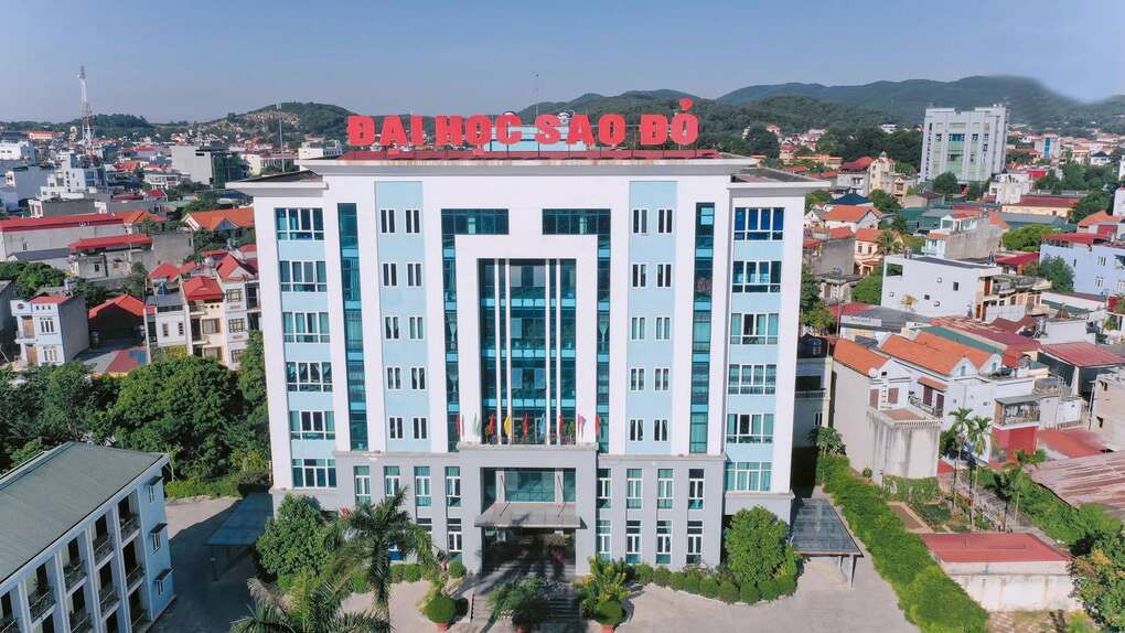 Một góc khuôn viên Đại học Sao Đỏ. Ảnh: Fanpage trường