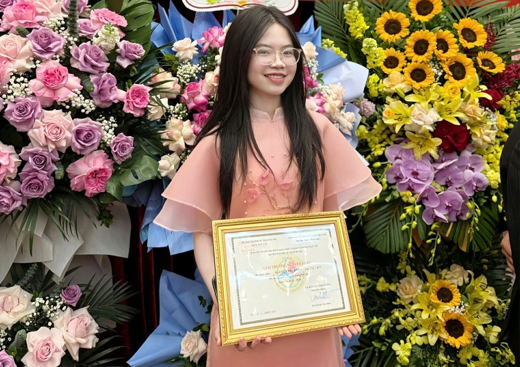 Giỏi toán nhưng đánh liều thi chuyên văn, nữ sinh nhận kết quả khó tin - 1