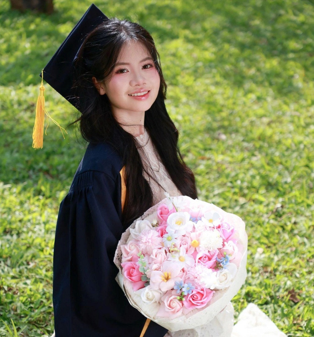 Giỏi toán nhưng đánh liều thi chuyên văn, nữ sinh nhận kết quả khó tin - 2