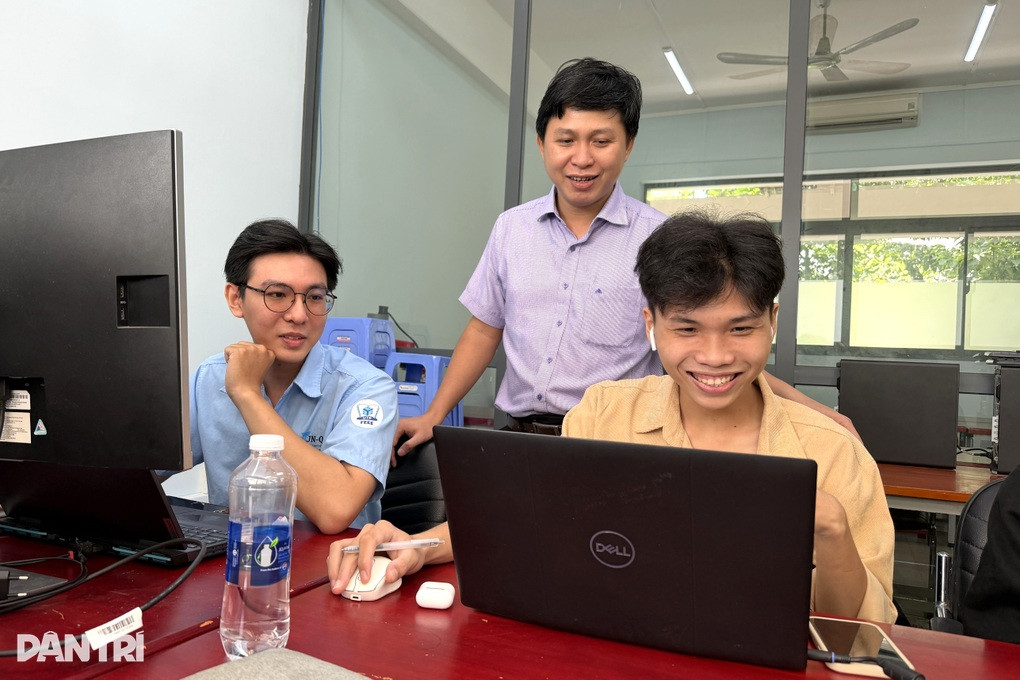 Tiến sĩ từng được trao Quả cầu vàng kể về quyết định thay đổi cuộc đời - 2