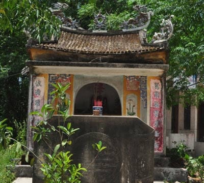 Thực hư chuyện tái xuất “rắn thần” tại miếu Bà