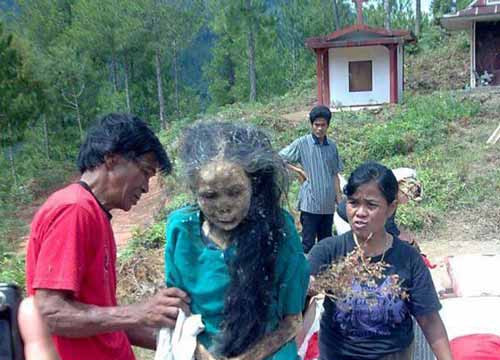 Sự thật xác chết đi lại, tìm đường về nhà ở Indonesia
