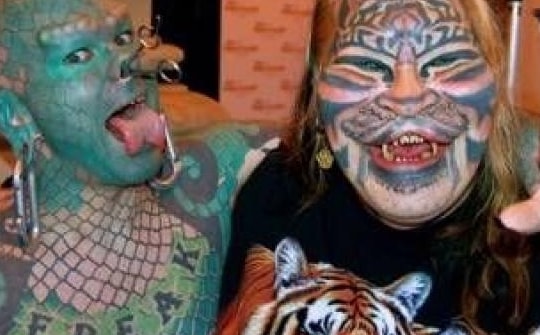 Những dị nhân "lột xác" thành động vật gây sốc