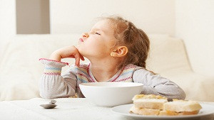 Chứng kén ăn ở trẻ em có thể là dấu hiệu của lo lắng và trầm cảm