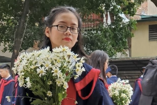 Bùi Nguyễn Linh Uyên điểm cao "vô địch" động viên mẹ chống dịch