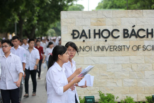 Nhiều trường đại học ở Hà Nội lùi lịch học trực tiếp do Covid-19 tăng