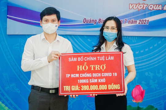 Quảng Bình trao tặng sâm Bố Chính cho người dân TP HCM